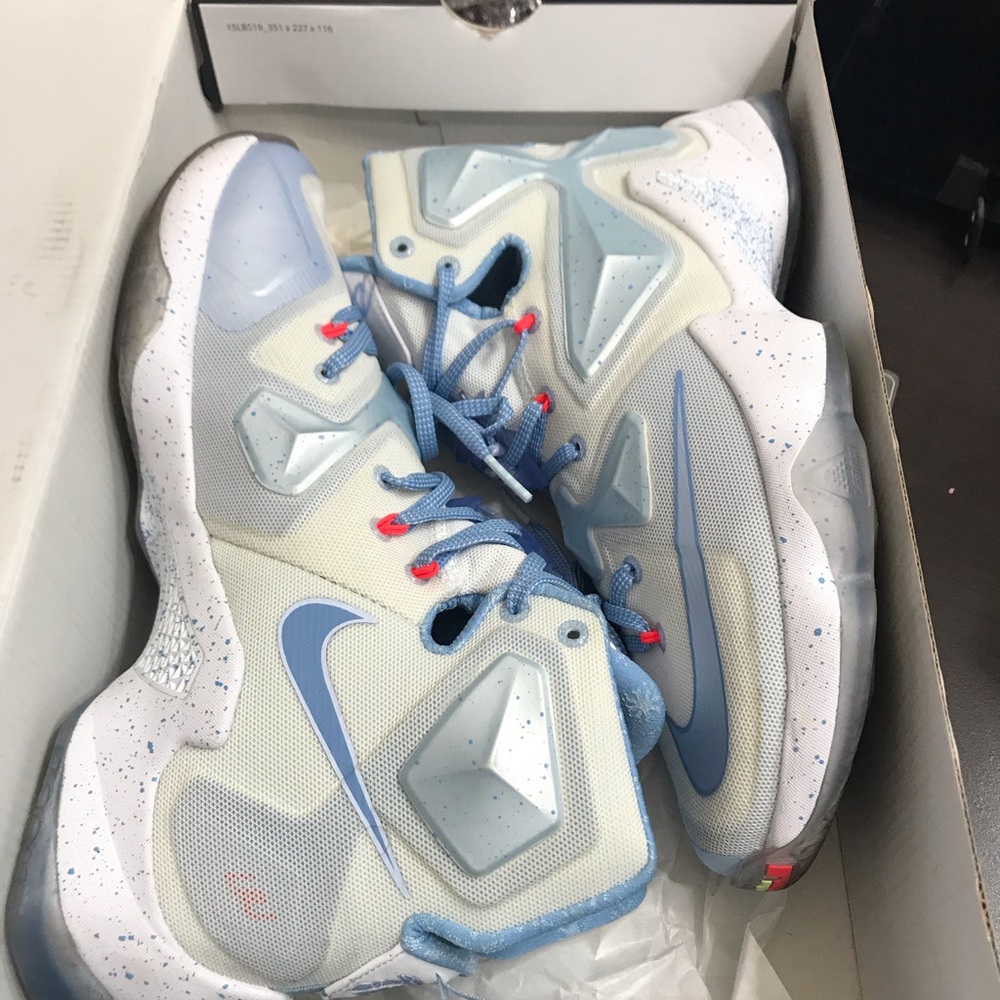 Nike-Lebron James VIII Xmas Edition - Picture 8 of 8